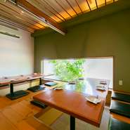 広々とした座敷は宴会仕様の席配置になっており、家族連れでの利用はもちろん、ママ会や宴会にも向いています。また慶弔事向けのコースメニューも設けられていますので、法事などでの利用にもぴったりです。