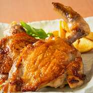 国産若どり約300g。塩味タレ味のハーフ＆ハーフ。