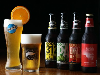 幅広いドリンクを取り揃え、特にクラフトビールとカクテルが充実