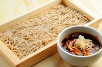 ピリ辛のあったかいおつゆ、鴨南蛮に並んで大人気！
