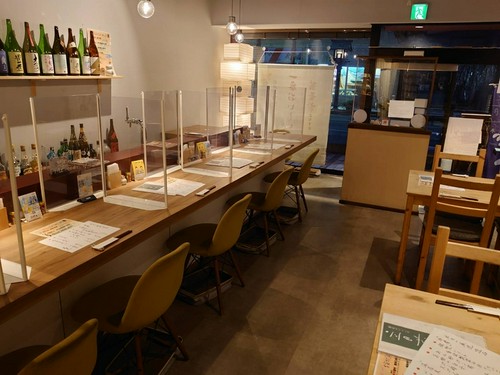 落ち着いた雰囲気の店内