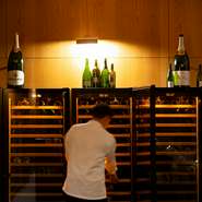 ワインをはじめ、熟成された紹興酒や日本酒好きのスタッフの選んだ日本酒も季節に伴って数種類揃えています。ぜひお食事とあわせてお楽しみください。