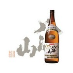 やわらかな口当たりと淡麗な味わい。冷でよし・燗でよしの、八海山を代表するお酒です。燗をつけたときのほのかな麹の香りもまた、このお酒の楽しみのひとつと言えます。
半合 550円
一合 1100円