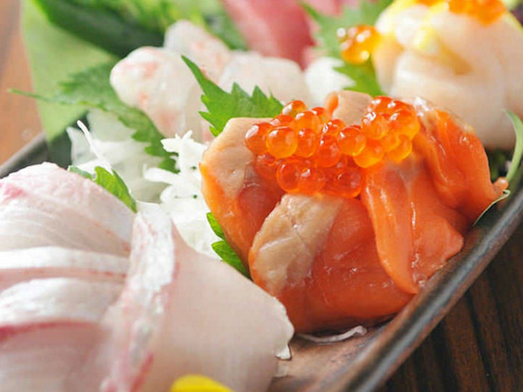 毎日仕入れるお魚は、朝採れ鮮魚を使用しております。