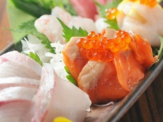 毎日仕入れるお魚は、朝採れ鮮魚を使用しております。