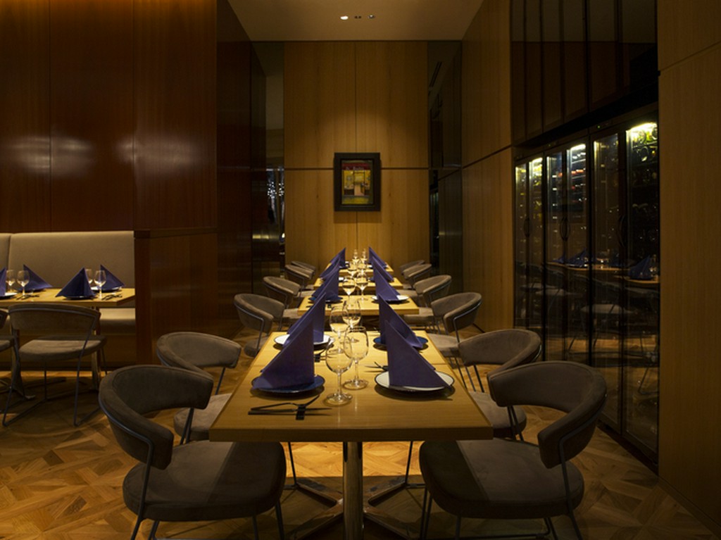 ワインやビール、シャンパンと自慢の料理の数々。ご接待に最適