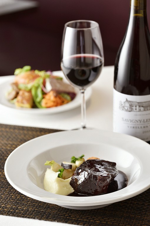 カウンター席もあり、一人でも立ち寄りやすい雰囲気