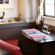 本場フランスで修業を積んだシェフの織り成す美味しいフレンチは、デートにもオススメ。ワインはティスティングをして、気に入ったものだけを厳選仕入れしているため、ワイン好きなパートナーとの食事にも最適です。