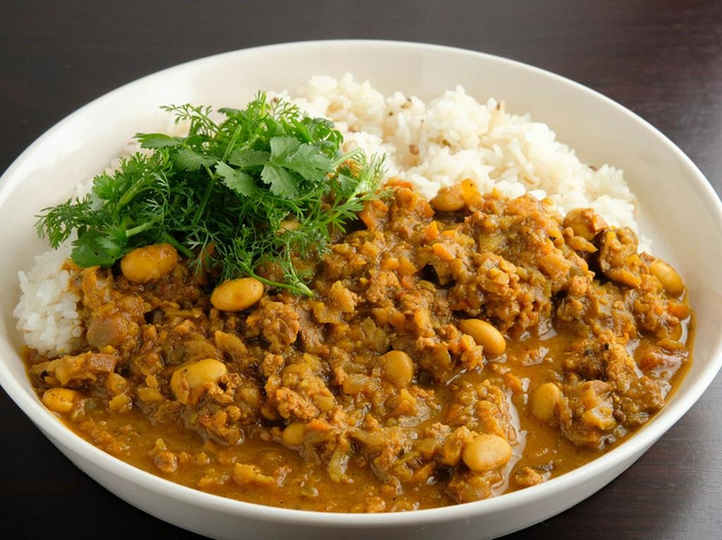 豚×鶏の軟骨たっぷり！ コリコリ感がヤミツキに『ミックスキーマ＋山盛りパクチー』