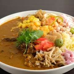 黒毛和牛×日替わり山盛りトッピングのスペシャルが一押し『ヤドカリースペシャル（牛すじ）』