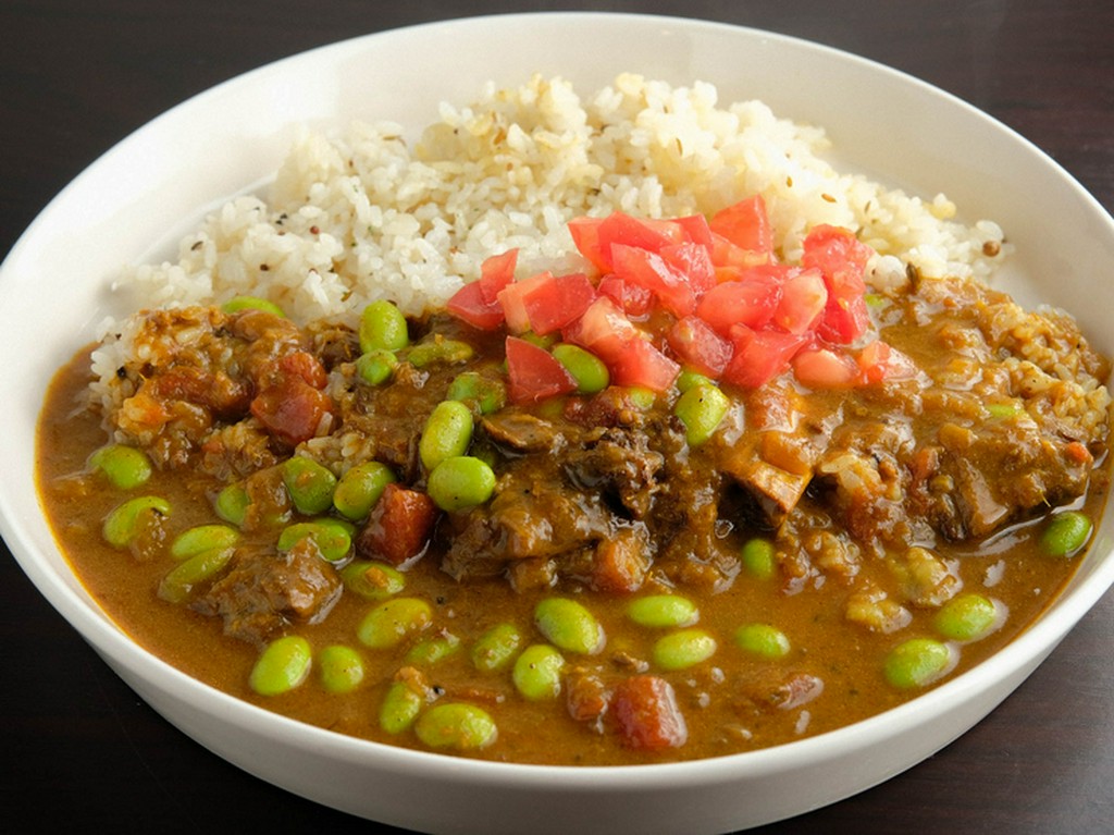 牛すじヤドカリー（辛口）＋枝豆＋トマト
