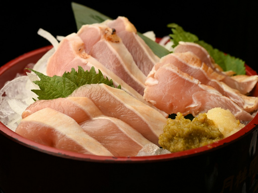 一羽丸ごと仕入れる、さつま知覧鶏の『たたき三種盛合せ』