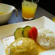 人参のポタージュ
チーズハンバーグ(80ｇ)
五穀米
ジュース(アップルorオレンジ)