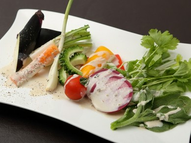 野菜本来の旨味を味わえる『厳選野菜のバーニャ』