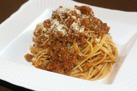 当店厳選パスタシリーズ第２弾のボロネーゼ。手作りのソースを麺に絡ませる作業は、簡単に見えてとても気を使っているポイントの一つです。