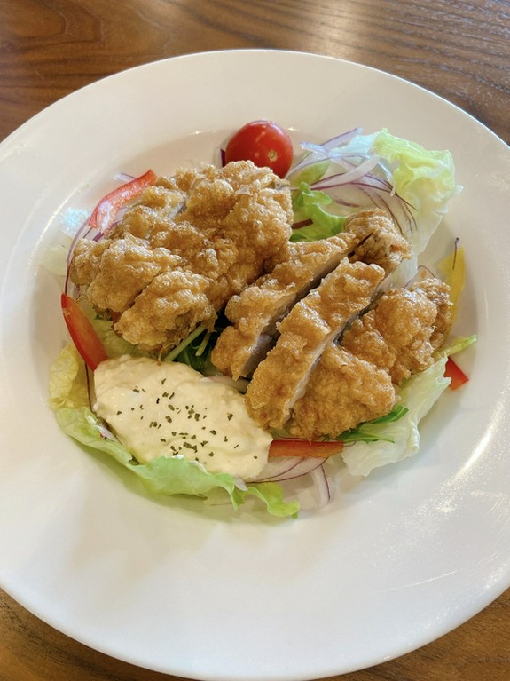 鹿児島産ハーブ鶏使用。野菜たっぷり『チキン南蛮』