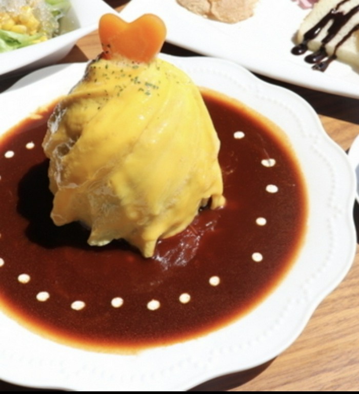 SNS映えするメニュー『ドレス・ド・オムライス』