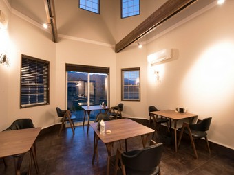 お休みの日にご友人とランチでの利用や、夜の宴会など