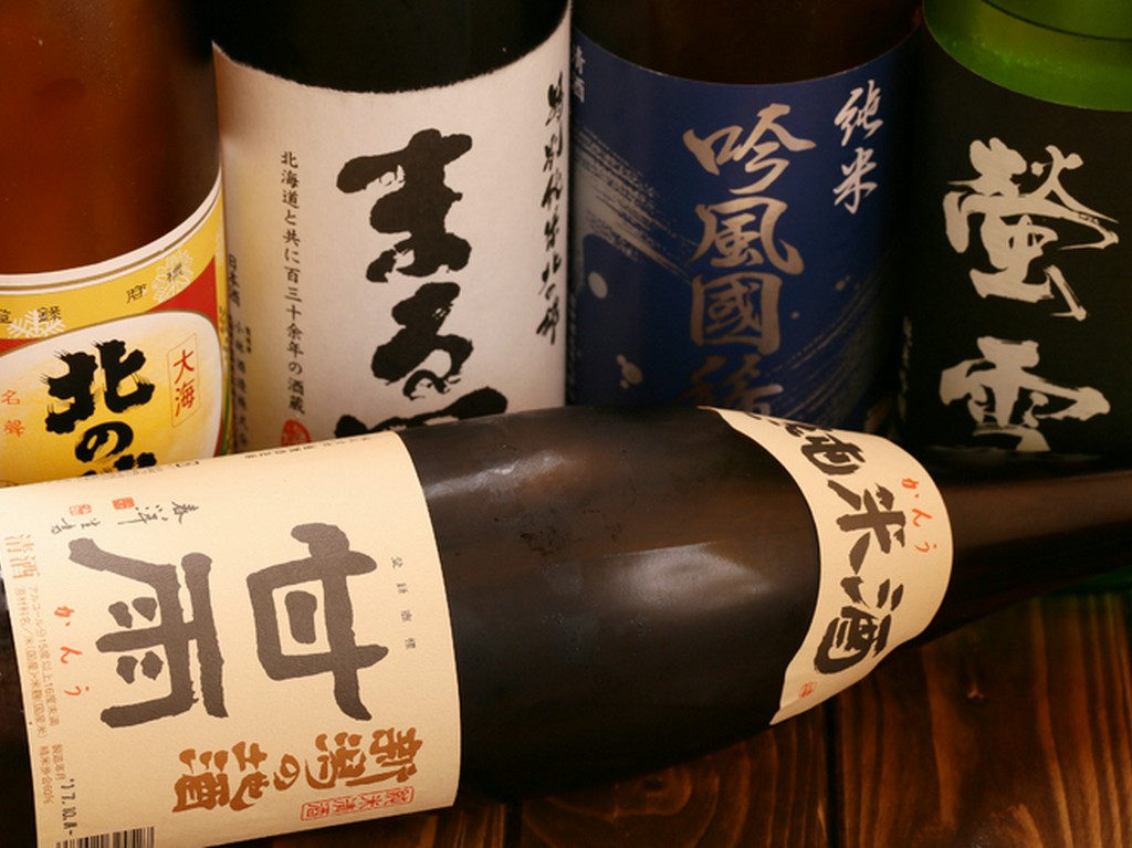 焼鳥と相性の良い辛口の日本酒を中心に、充実したラインナップ