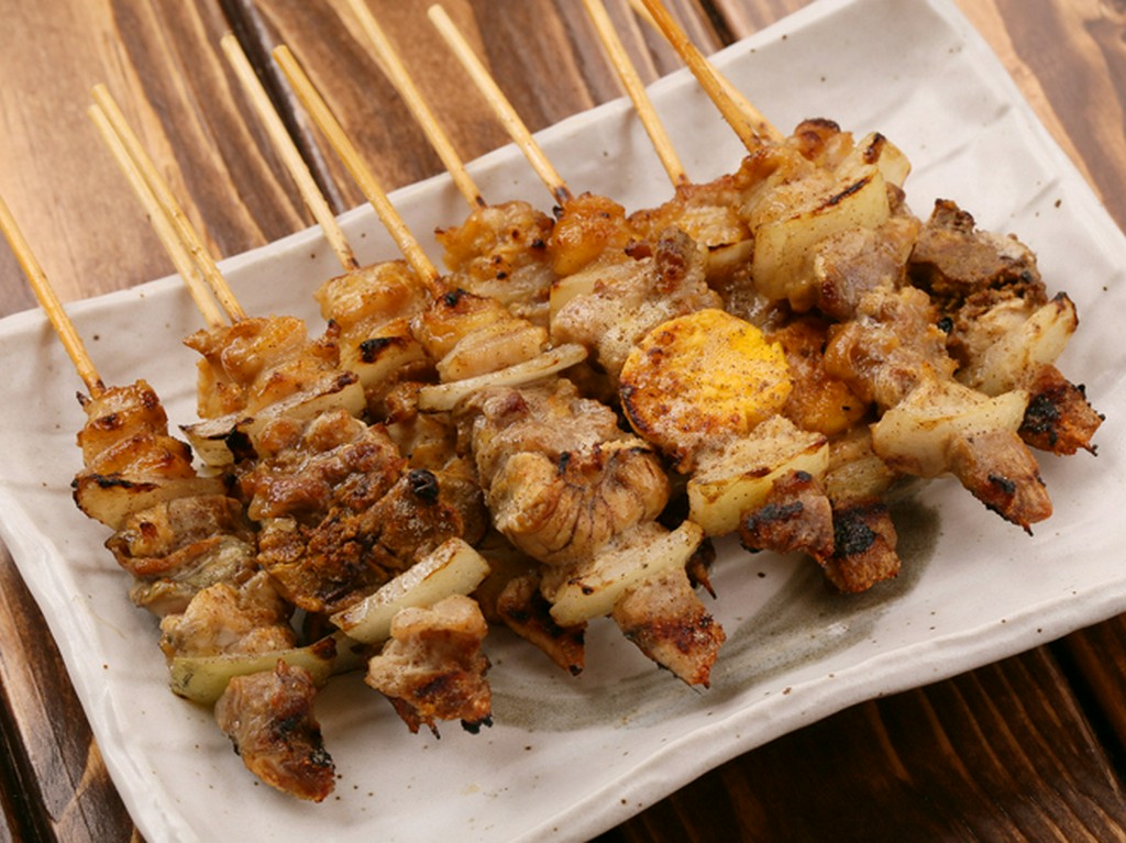 一本でいろいろな食感と味が楽しめる『鳥串（美唄焼鳥）』