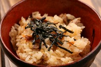 数量限定。美唄焼鳥を混ぜ込んだご飯です。