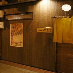 外観からも温かみを感じる、美唄焼鳥専門店