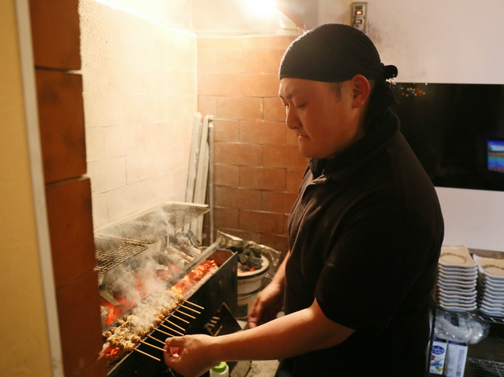 気兼ねなくゆっくりして、気持ちよく食べて飲んでもらえるように