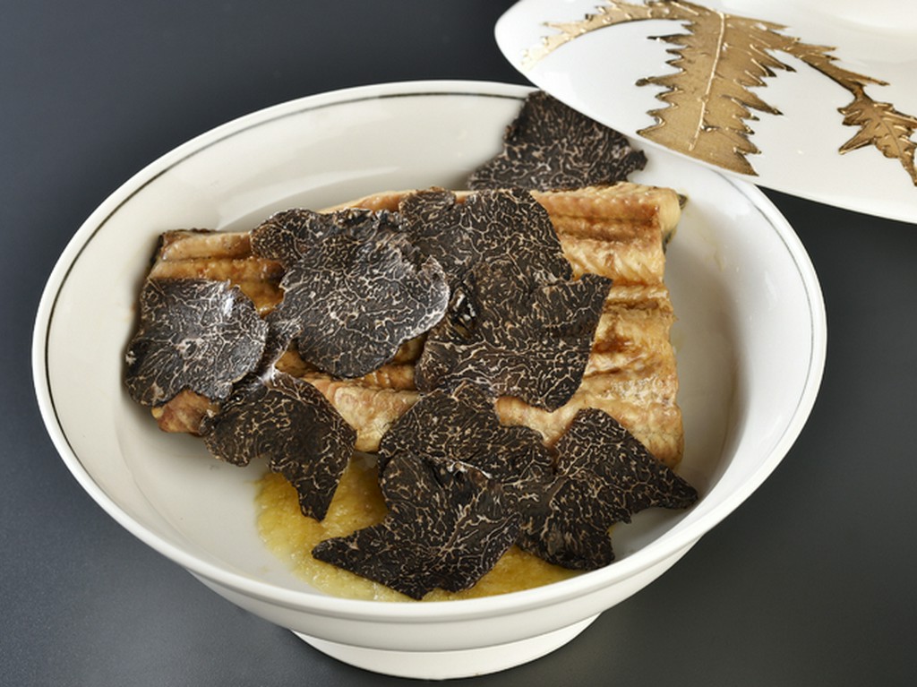 インパクトに富む美味の後、きれいな余韻が『黒トリュフうな重』