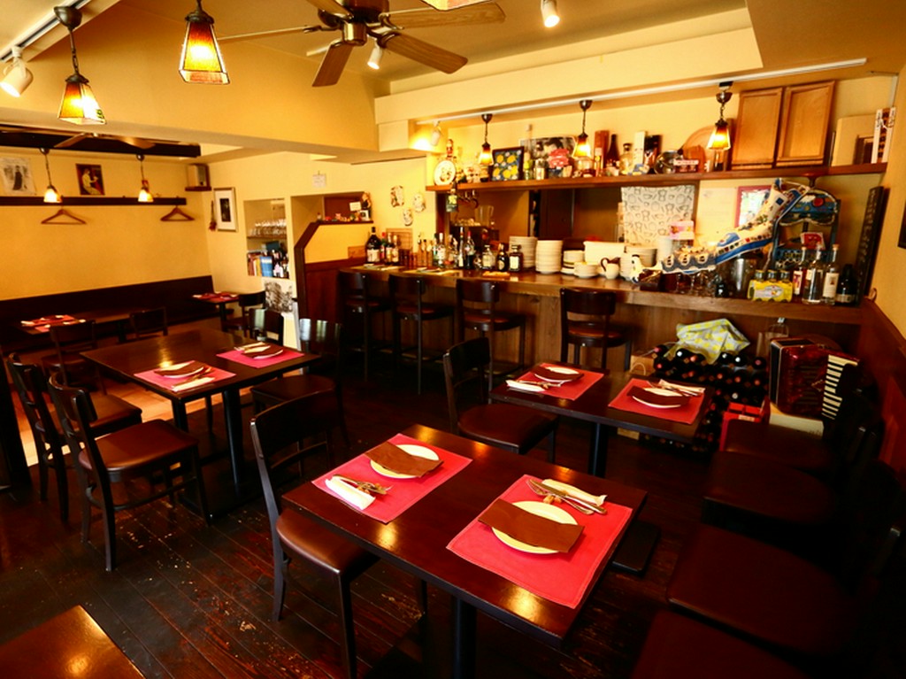 ご近所さんもビジネスマンも、年齢を問わずゆっくりくつろげる