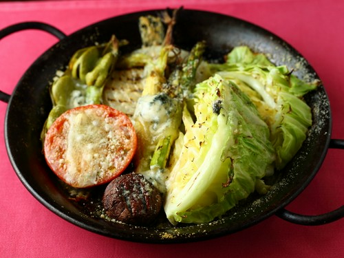 季節の野菜をふんだんに使った料理