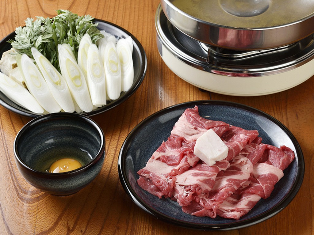 旨い＆高コスパ! 厚めの肉で食べ応え抜群『厳選 寿喜焼コース』