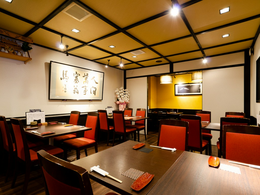 落ち着いた雰囲気の中で、絶品料理と地酒を楽しむ宴会を