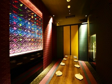 いろいろなシーンで使える、落ち着いた雰囲気の完全個室あり