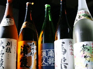 東北でつくられた日本酒がメイン。飲み放題で飲み比べも