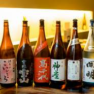 食にこだわる大人の宴会を催しませんか。ドリンクはソムリエセレクトのワインに飲み頃の日本酒。女性向けのカクテルも豊富にラインナップ。九州料理と共に楽しめます。