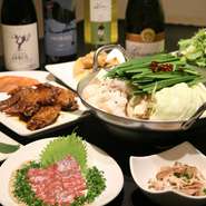 九州料理・名物『もつ鍋』・締めのひと品まで。九州の美食を味わいつくす、120分飲み放題付コースは、忘年会・歓送迎会にもオススメ。前日までにの要予約、コース詳細はコースメニューで紹介中です。