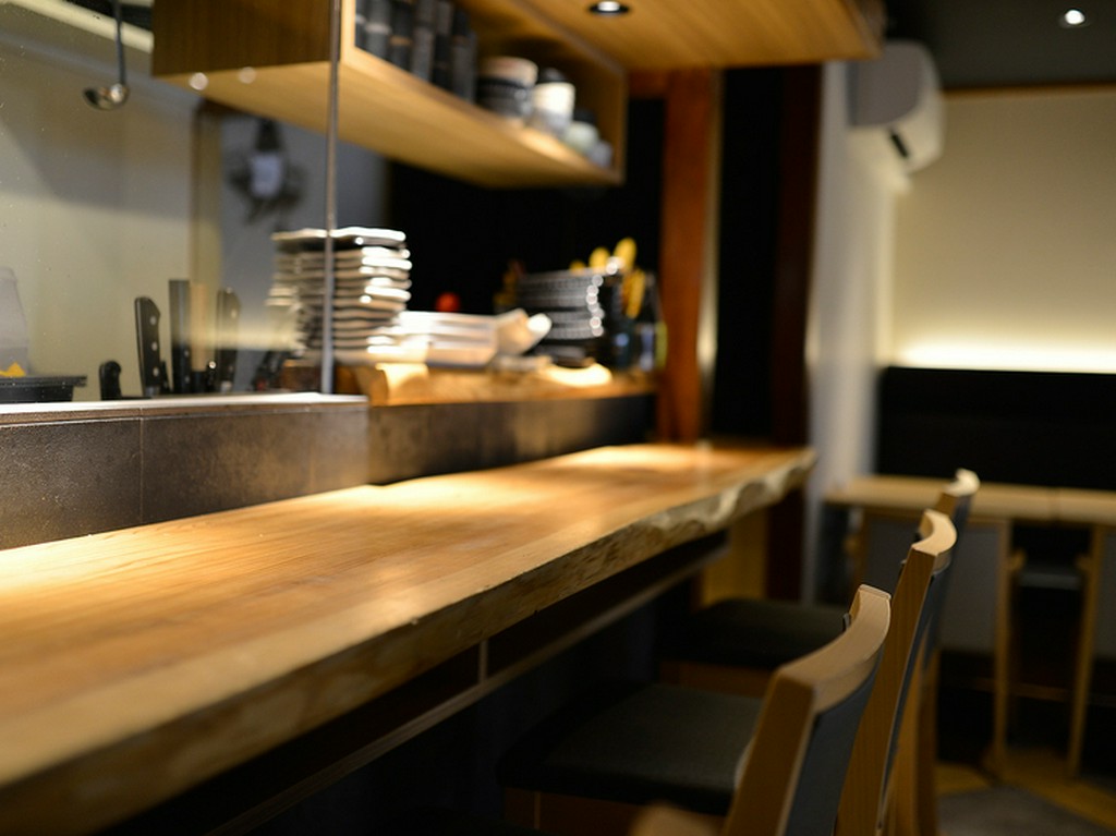 シンプルな和モダンの店内でくつろぎのひと時を