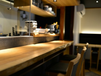 シンプルな和モダンの店内でくつろぎのひと時を