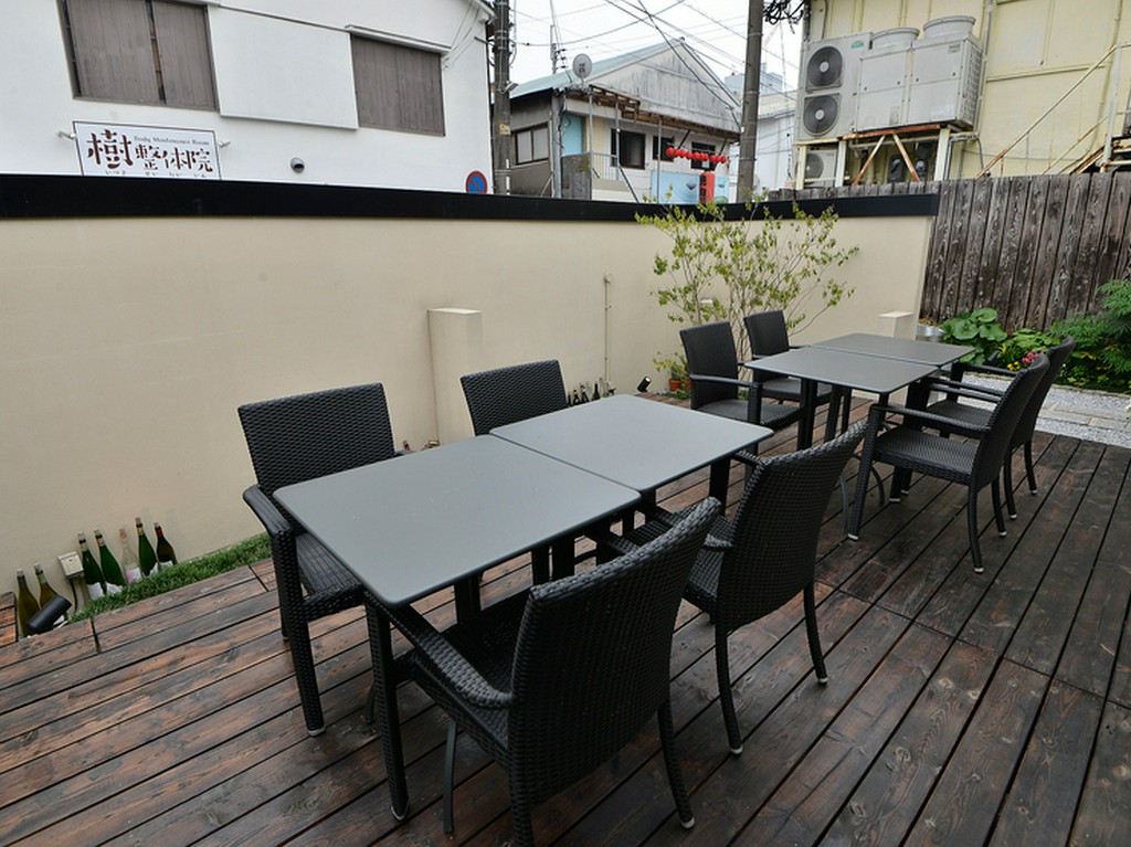 年配の方まで幅広く利用できる上品で落ち着いたお店