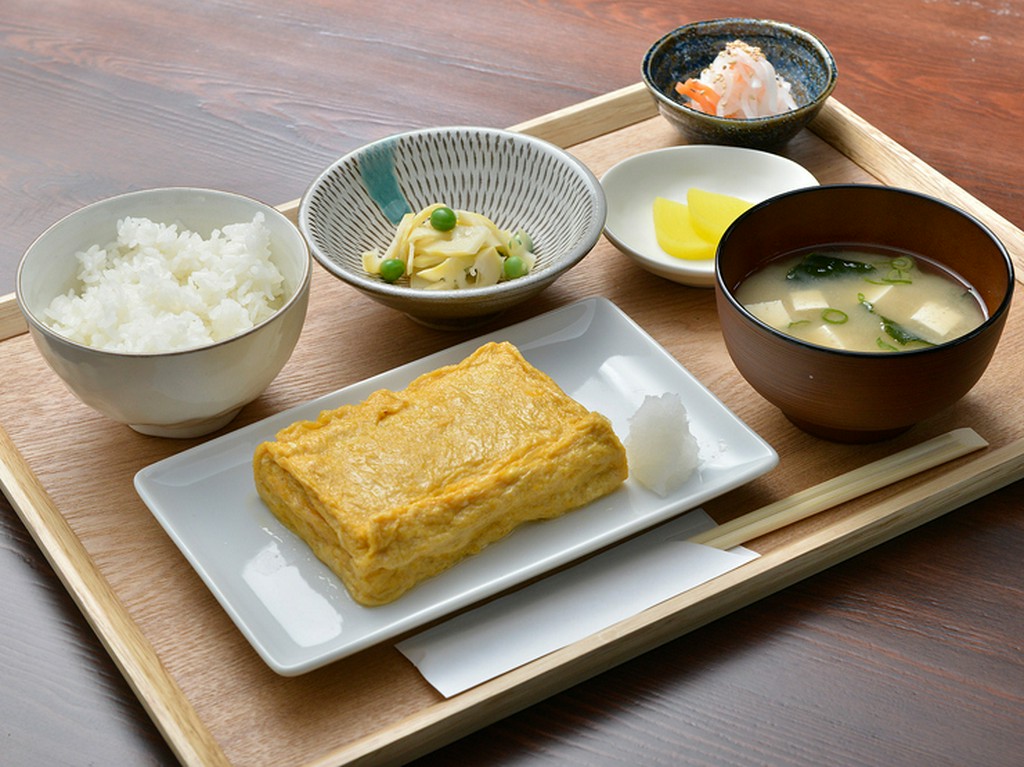 『だし巻きたまご焼御膳（だし巻きたまご焼、ご飯、汁物、小鉢2品）』