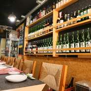住宅街に店を構える【海鮮居酒屋　海ごころ】は旨い海鮮料理と日本酒が満喫できる、知る人ぞ知る元町の人気店です。活気溢れる店内で、全国から直送される旬の魚介が堪能できます。