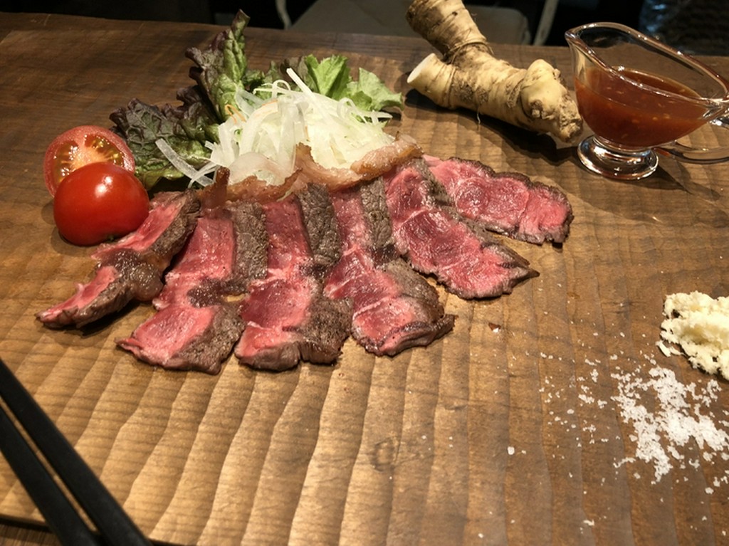 お酒とよく合う種類豊富なメニュー