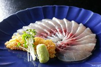 淡く上品な味わいと独特の食感を愉しむ『鯉のあらいと子まぶし』