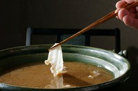 期間限定の『熊鍋』は、時期によって変わる仕立ても楽しみ