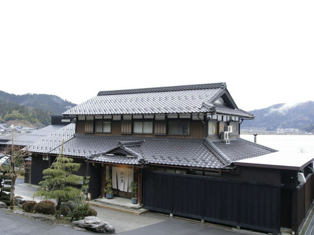 余呉湖畔で、滋賀に伝わる食文化を楽しんでほしい