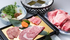 六歌仙で人気の厳選焼肉と和牛しゃぶしゃぶの両方食べ放題に飲み放題付き。