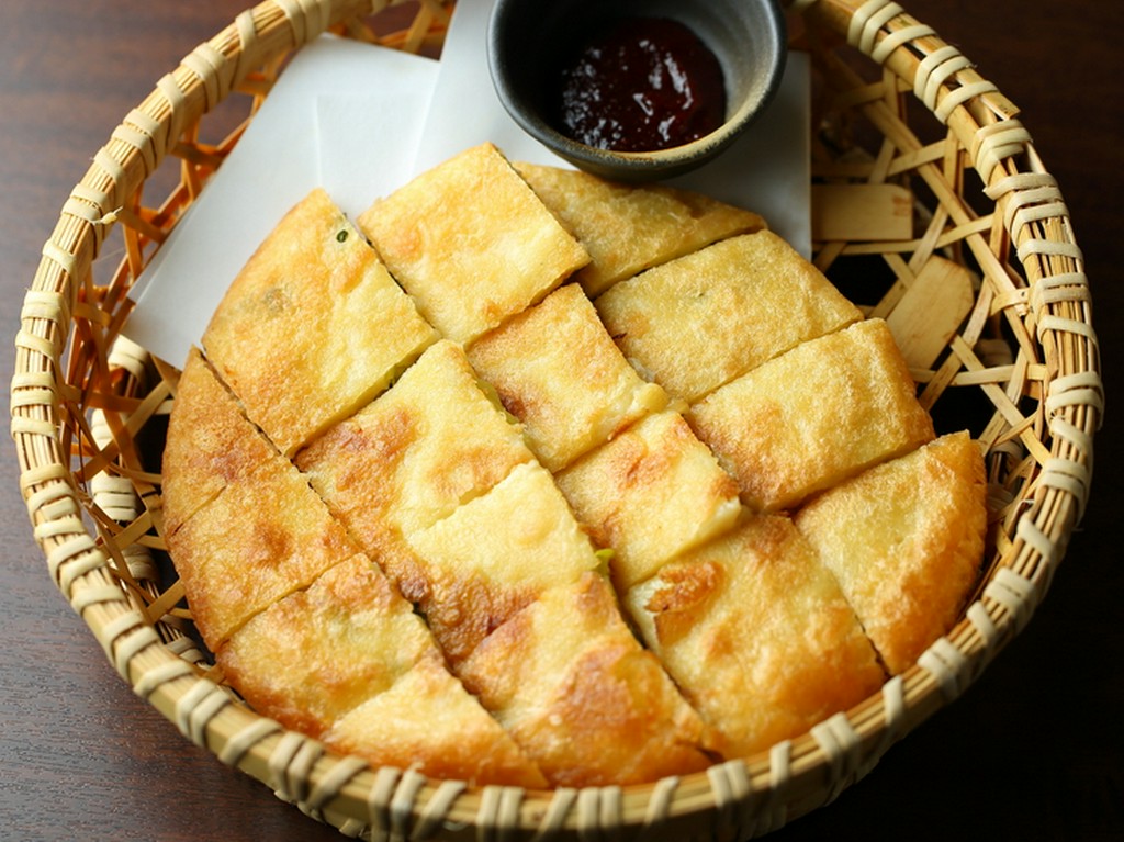 外はカリカリ、中はフワフワとした食感『海鮮チヂミ』