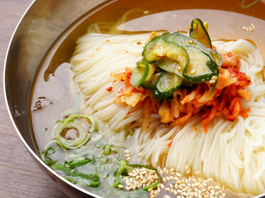 食後の締めにぴったり。旨み溢れるスープを楽しむ『平壌冷麺』