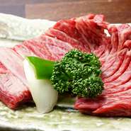 柔らかく、旨み溢れる味わいが特徴の熊本県産「プレミアム和王」。厳選されたお肉はしつこくなく、食べやすいとお客さまに好評です。また「ホルモン」は地元産の新鮮なものを使用、そのおいしさをお確かめください。