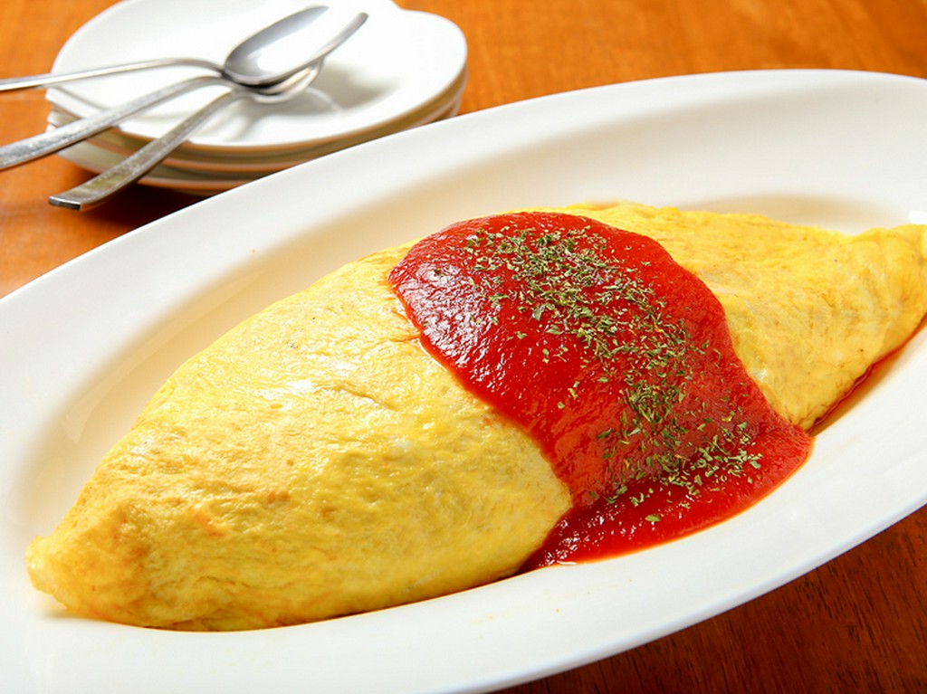 子どもから大人まで、いくつになってもその名を聞けば心が躍る『新保産玄米の特大オムライス』